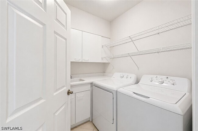 Building Photo - 420 Cove Tower Dr
