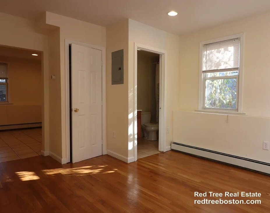 Building Photo - 20 Magoun St