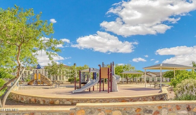 Building Photo - 7425 Gulf Creek Dr