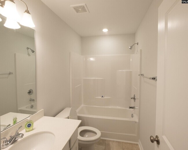 Building Photo - 643 Wooster Dr
