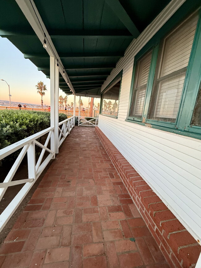 Building Photo - !! OPEN HOUSE !! Sunday 4/20 - 2:00pm to 7:00pm