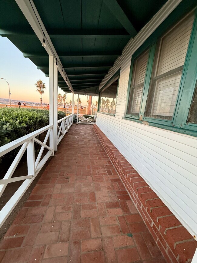 Building Photo - !! OPEN HOUSE !! Wednesday 4/15 - 2:00pm to 7:00pm