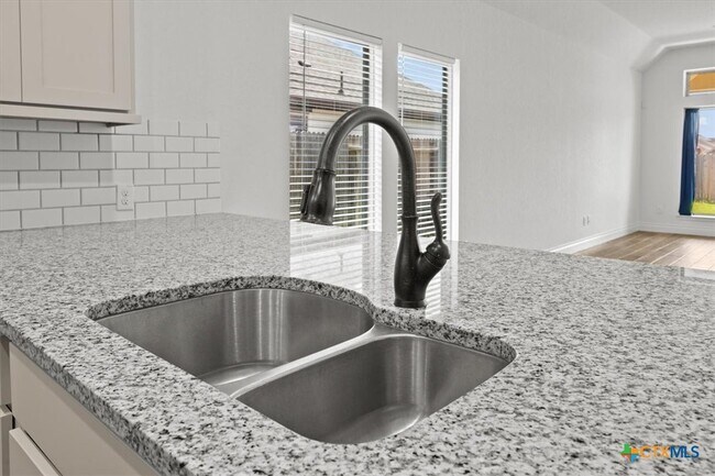 Building Photo - 1921 Creek Ridge St