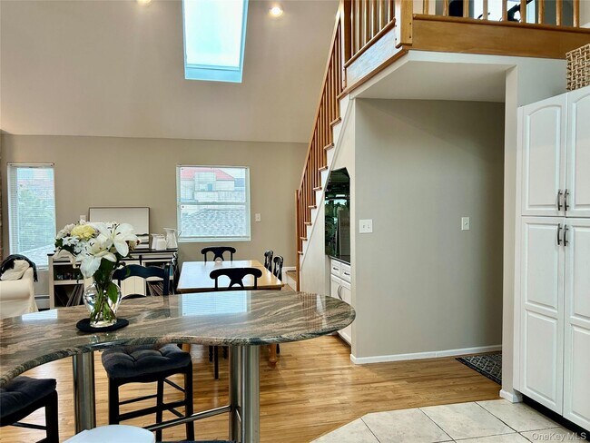 Building Photo - 259 Lincoln Blvd