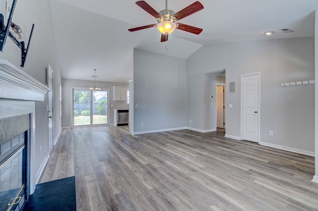 Building Photo - 305 Hixon Pl