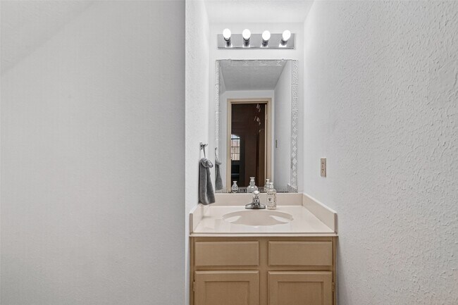 Building Photo - 811 Colony Glen Ct