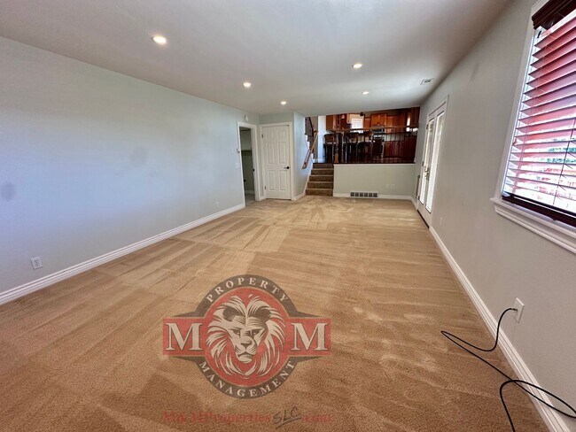 Building Photo - 4 Bed 3.5 Bath Beautiful Home In Sandy