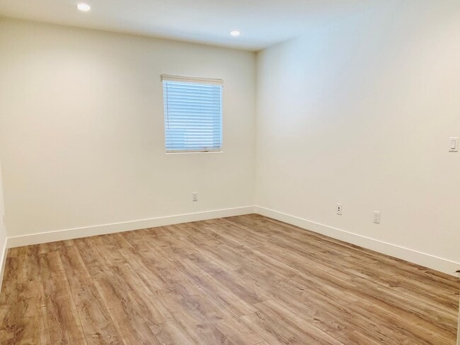 Building Photo - LIVE BY THE BEACH! LUXURY PACIFIC BEACH 3-...