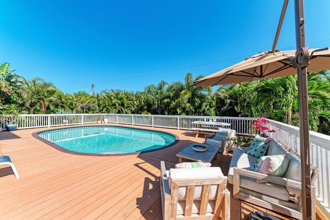 Building Photo - 8102 17th Ave W