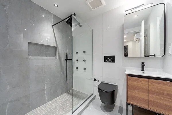 Building Photo - 1551 Eastern Pky