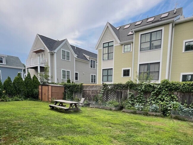 Building Photo - 259 Highland Ave