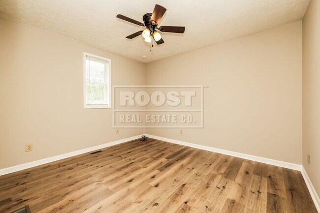 Building Photo - Three Bedroom Two Bath Single Family Home!