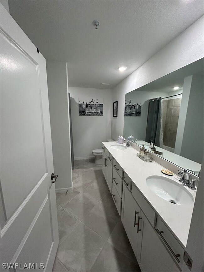 Building Photo - 15375 Grn Acrs Ave