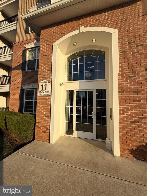 Building Photo - 1136 Halifax Pl