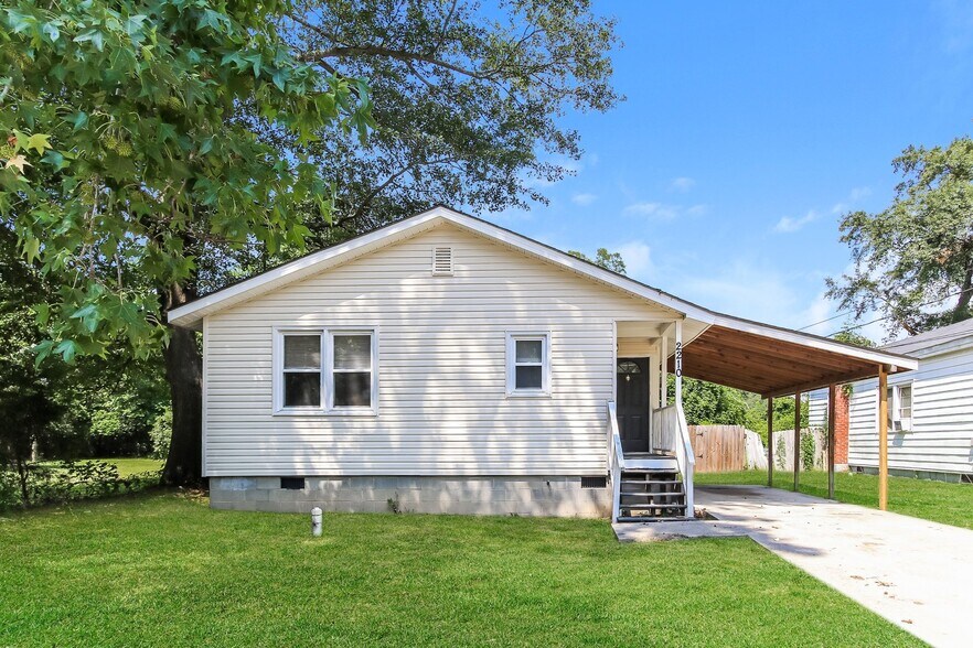 Building Photo - 2210 Tudor Dr