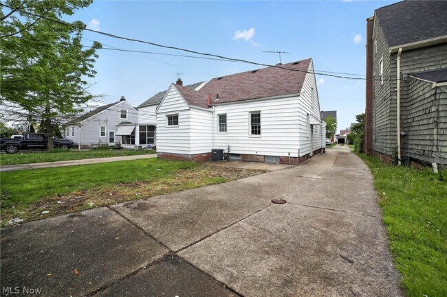 Building Photo - 10204 McCracken Rd