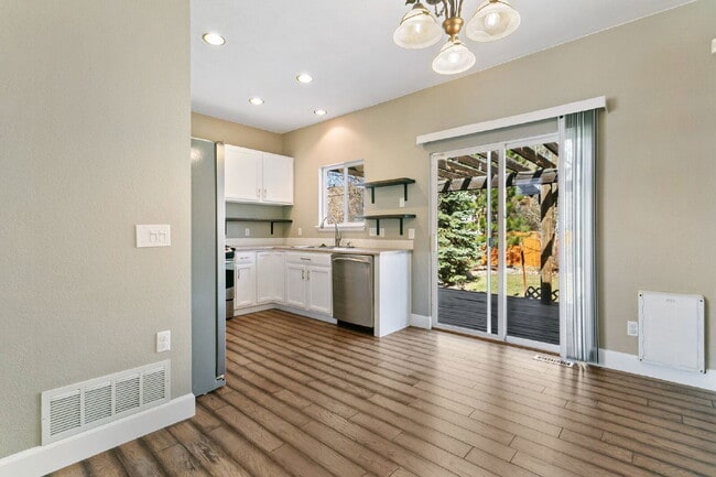 Building Photo - 5145 Stone Fence Dr