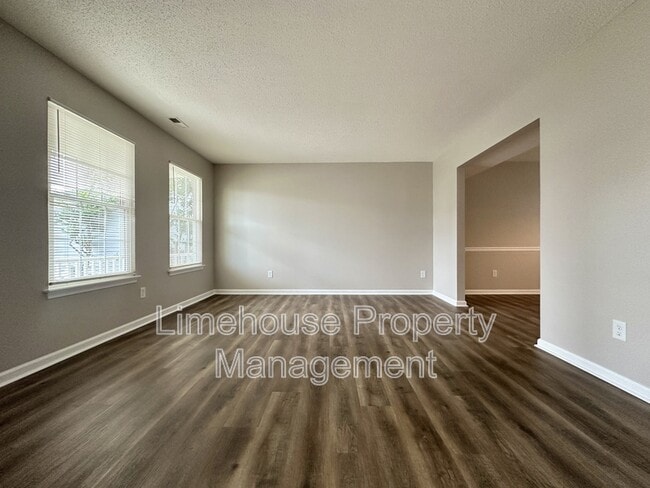 Building Photo - 5652 Glen View Dr