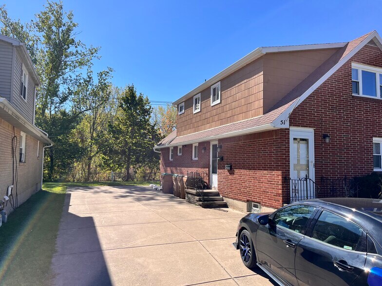 Building Photo - 51 N Seine Dr