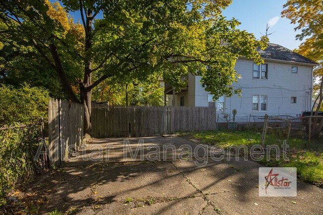 Building Photo - 3963 E 123rd St