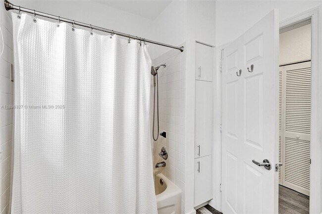 Building Photo - 1725 Winterberry Ln