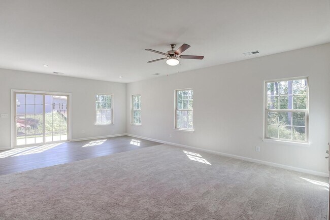 Building Photo - 5 Bedroom Home in Youngsville, right off o...