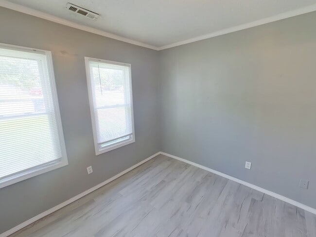 Building Photo - 2BR Renovated Home