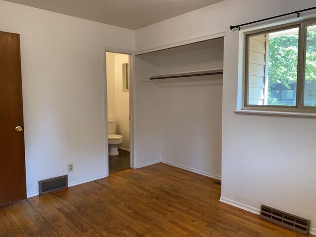 Building Photo - STUDENTS WELCOME! Sprawling Ranch Home w/ Large Fenced Yard