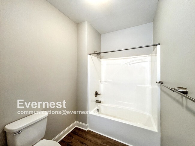 Building Photo - 3-Bedroom, 2-Bathroom Home in a Convenient...