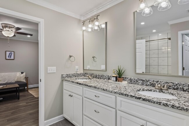 Building Photo - 112 Magnolia Cir