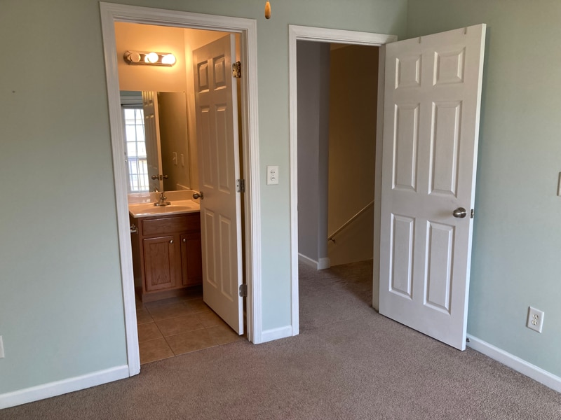 Building Photo - 2305 S Greenwood Dr