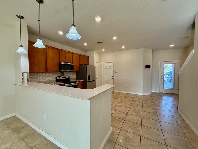 Building Photo - 3977 Plainview Dr