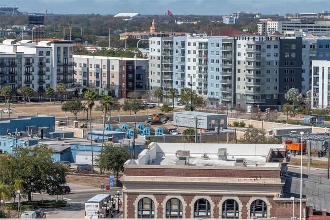 Building Photo - 1120 E Kennedy Blvd