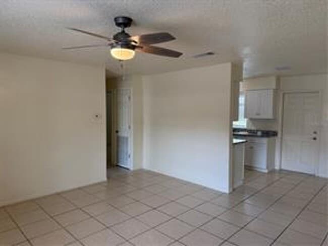 Building Photo - Leesburg Duplex