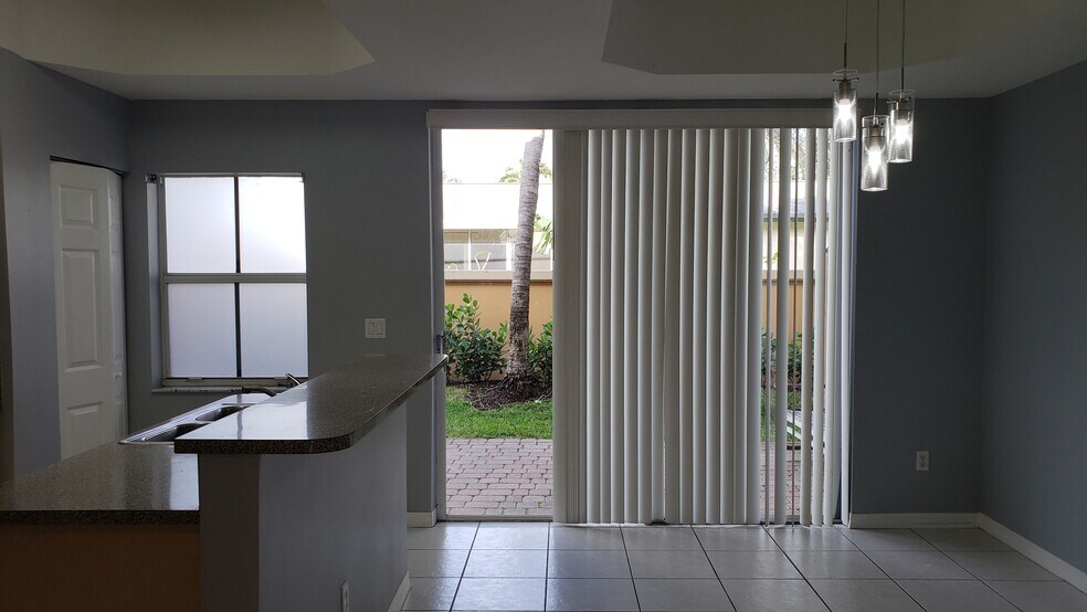 Building Photo - 4965 Leeward Ln