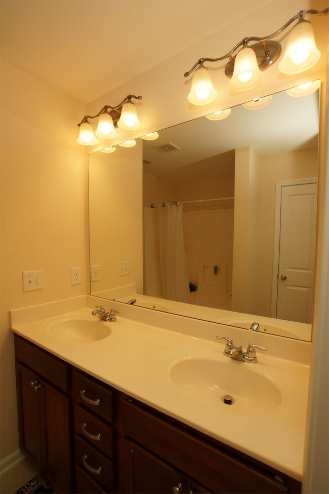 Building Photo - 2236 Stoney Spring Dr