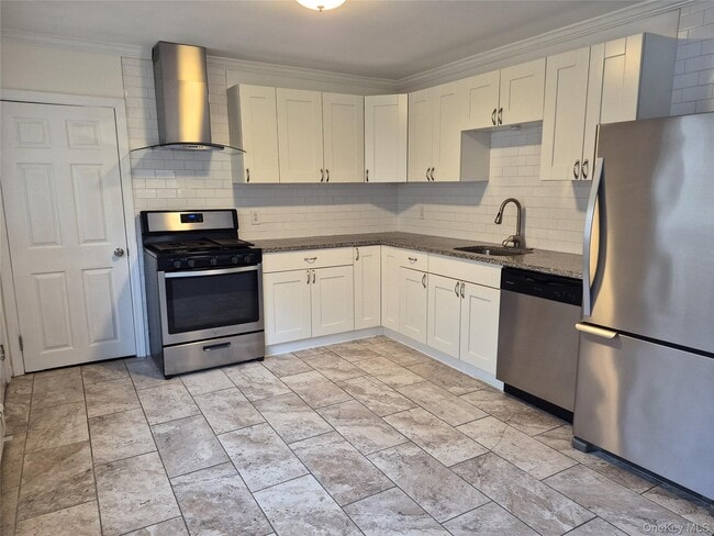 Building Photo - 27 Oakwood Dr