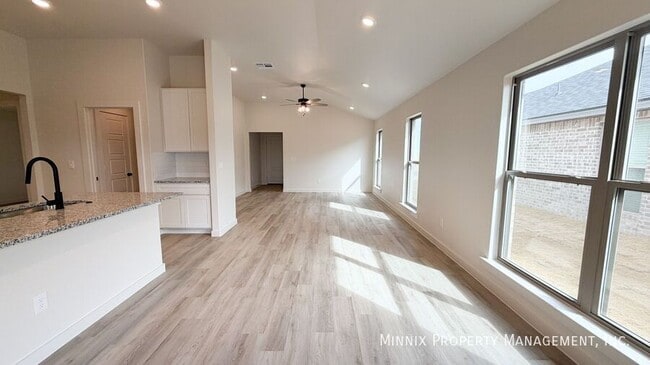 Building Photo - 7213 7th St