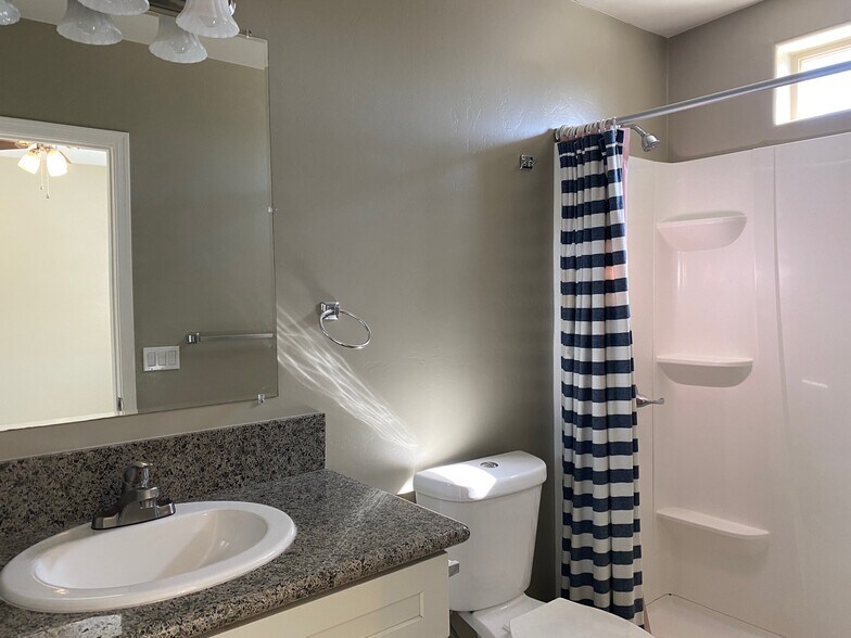 Building Photo - 3623 E Bellevue St