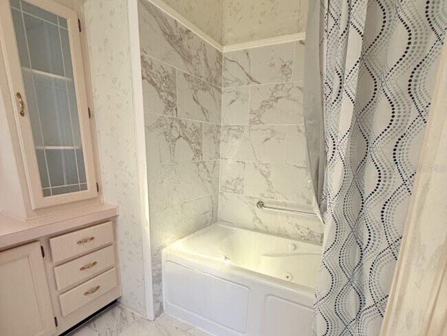 Building Photo - 220 Ellsworth Dr