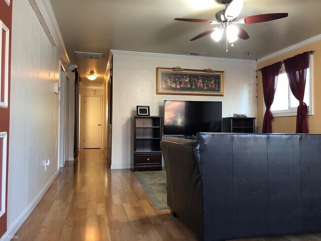 Building Photo - 5058 Garden Way