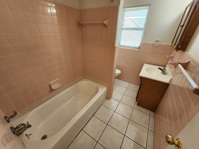 Building Photo - Nice 2/1 house in Edgewater, Dog Friendly