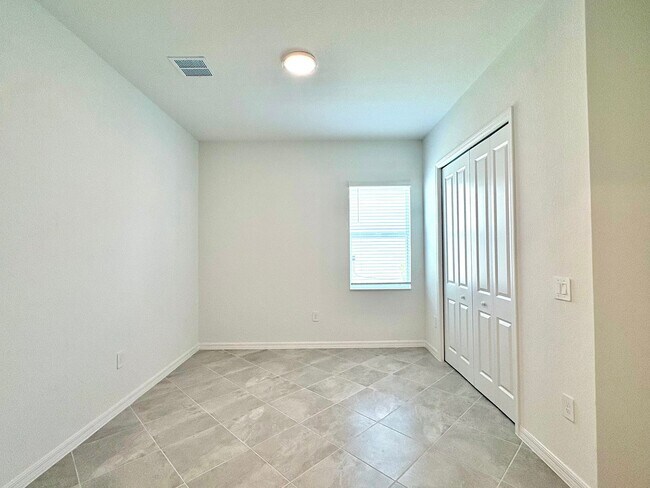 Building Photo - Brand New Luxury Rental in Wellen Park – Never Lived In!