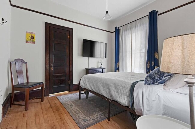 Building Photo - 100 W Main St