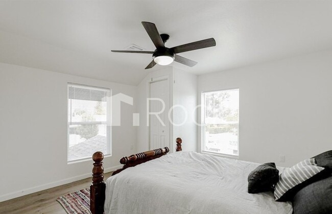 Building Photo - 4 Bedroom Home with 2.5 Bathrooms on a Corner Lot near Plaza District