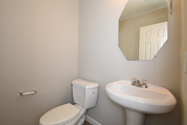 Building Photo - 21603 Falvel Lake Dr