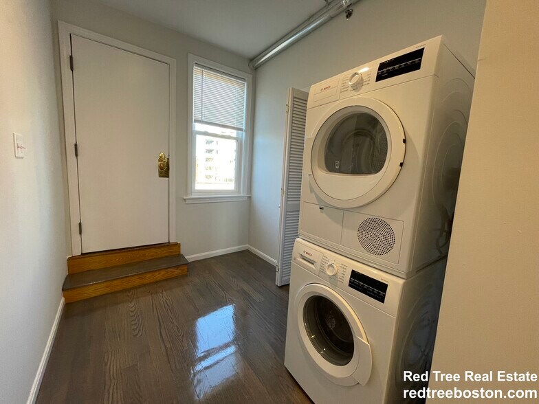 Building Photo - 1406 Beacon St