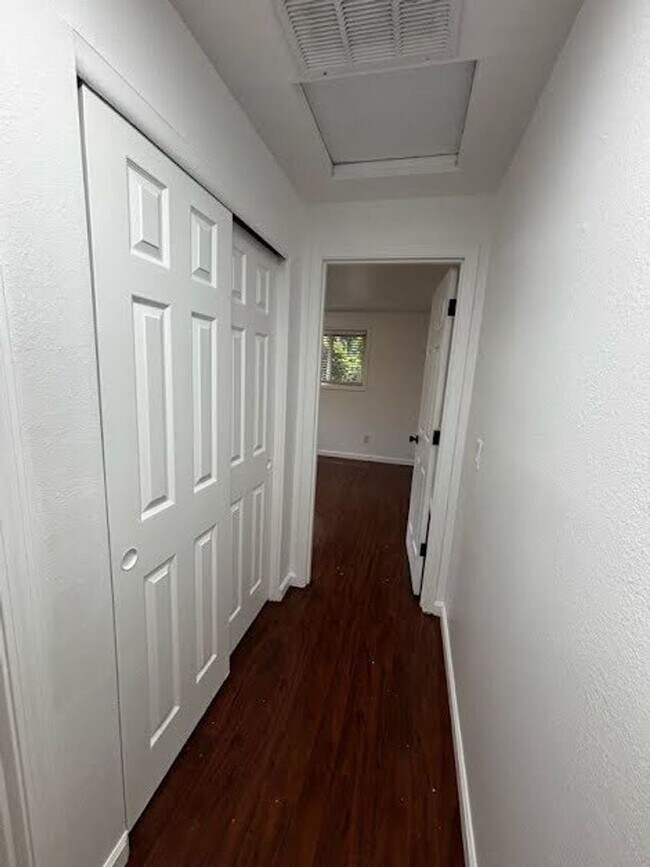 Building Photo - Charming Marysville Rambler-Style Duplex