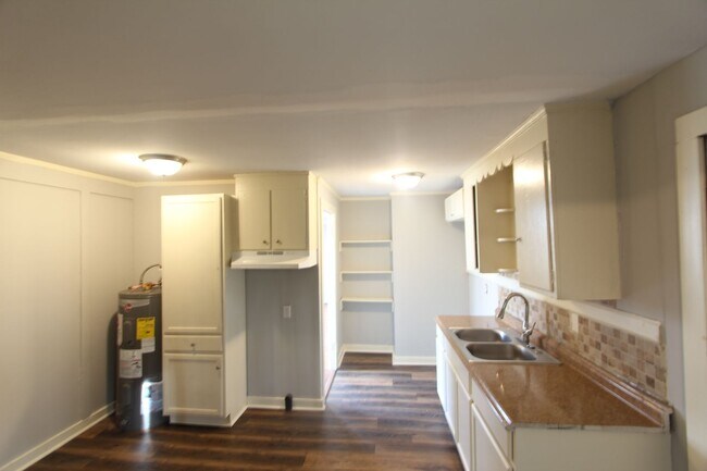 Building Photo - 1705 2nd Ct W