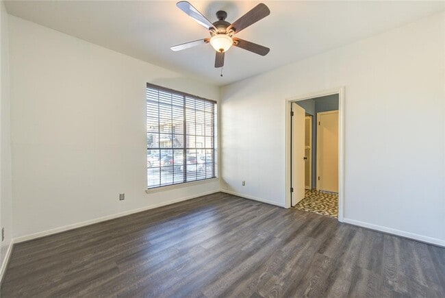 Building Photo - 2121 El Paseo St